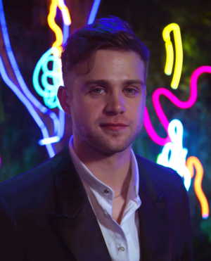 Leo Woodall.png